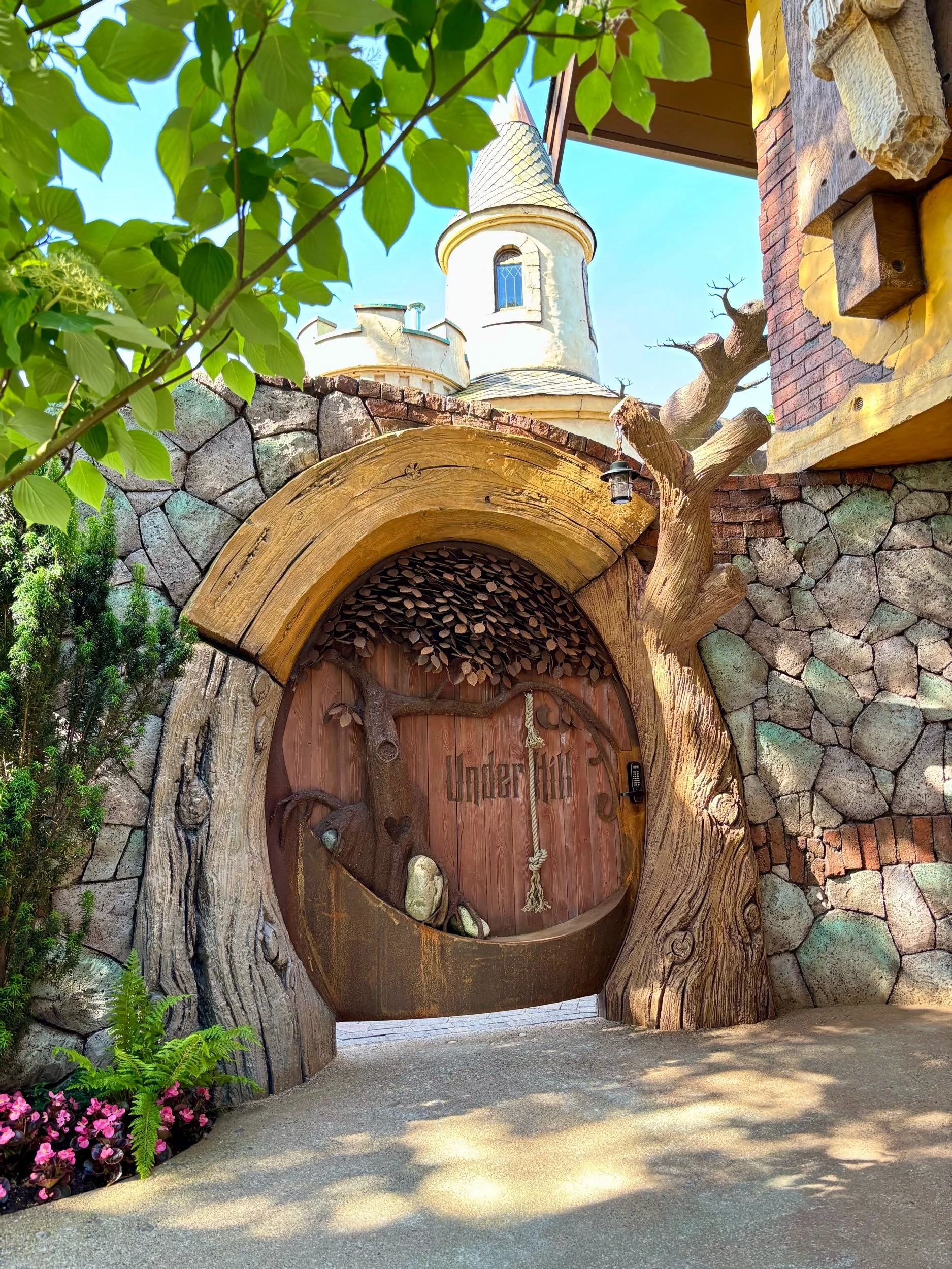 Under Hill Suite — Hazelnut Inn